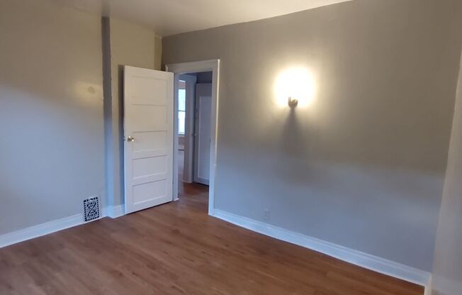 3 beds, 1 bath, $1,300, Unit 2