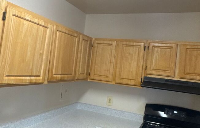 3 beds, 2 baths, 1,300 sqft, $2,100, Unit 3335 #202