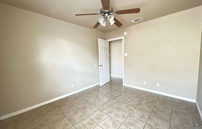 3 beds, 2 baths, 1,296 sqft, $1,250