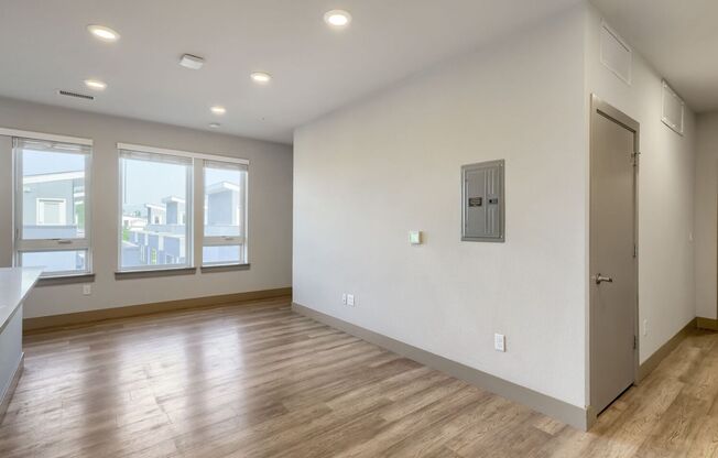4 beds, 4 baths, 1,094 sqft, $2,900, Unit 406
