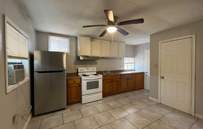 3 beds, 2 baths, $1,450