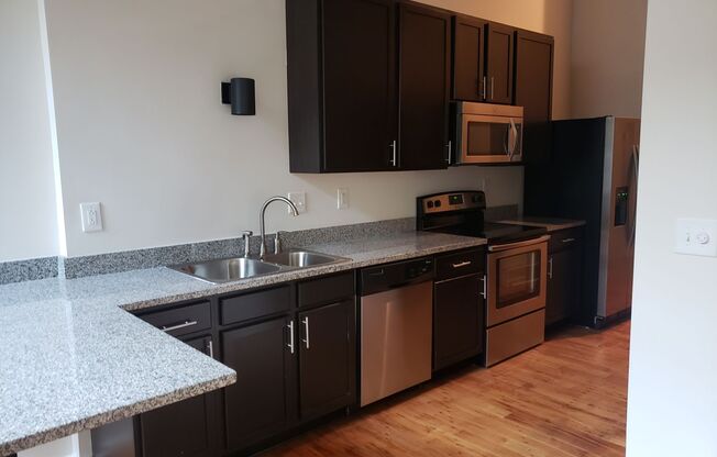 1 bed, 1 bath, 744 sqft, $1,275, Unit W231