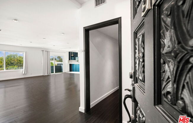825 LE DOUX RD