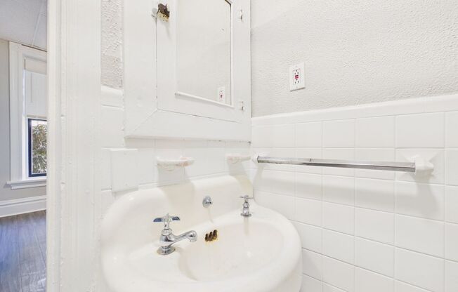 1 bed, 1 bath, 300 sqft, $845, Unit 1700 N 2nd #22
