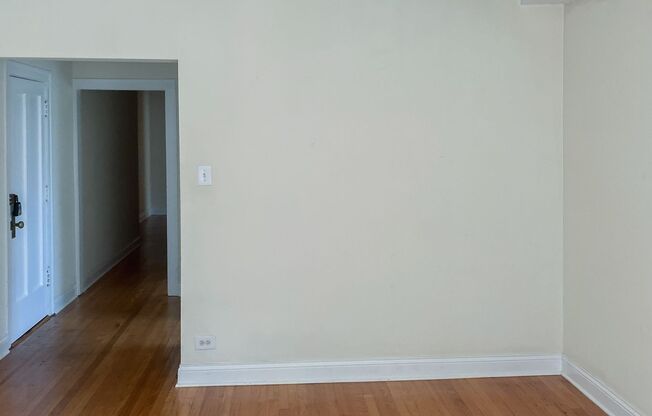 2 beds, 1 bath, 920 sqft, $2,150, Unit 2200-1
