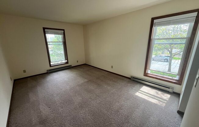 2 beds, 1 bath, 965 sqft, $1,695, Unit 7717CE