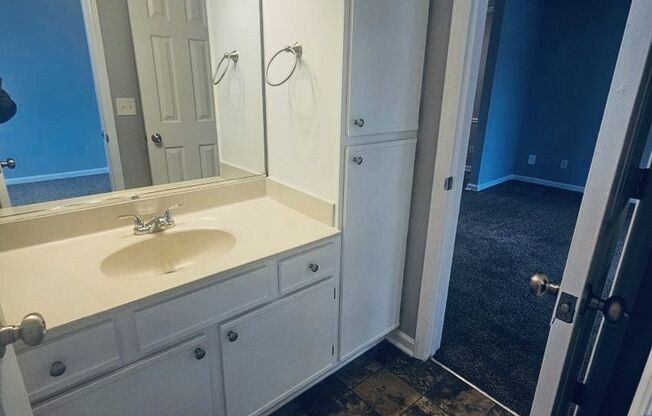 2 beds, 2 baths, 1,020 sqft, $1,195, Unit 223