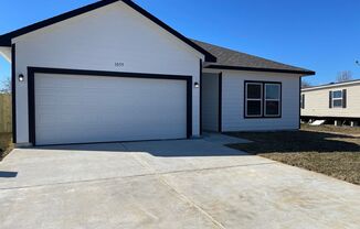 1059 County Rd 5736 **$750 OFF THE FIRST MONTH'S RENT MOVE-IN SPECIAL!**