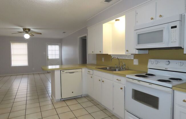 2 beds, 1 bath, $1,150