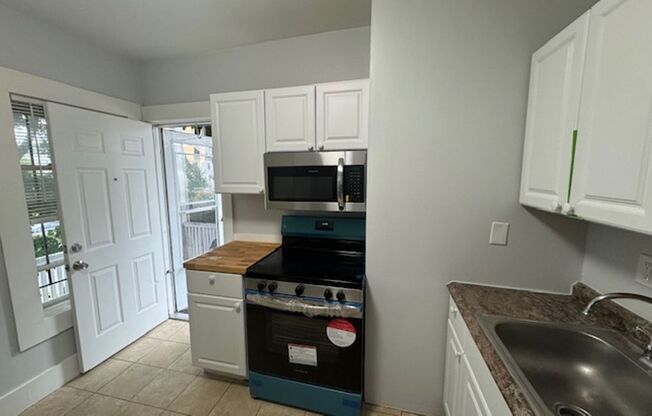 2 beds, 1 bath, $1,875, Unit 4