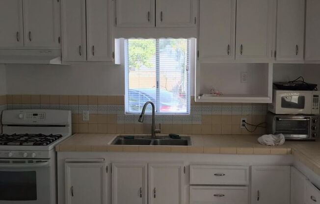 Beautifully remodeled 2 bed/2 bath home in Inglewood!