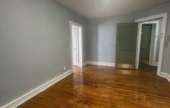 1 bed, 1 bath, 750 sqft, $1,350, Unit 215-11