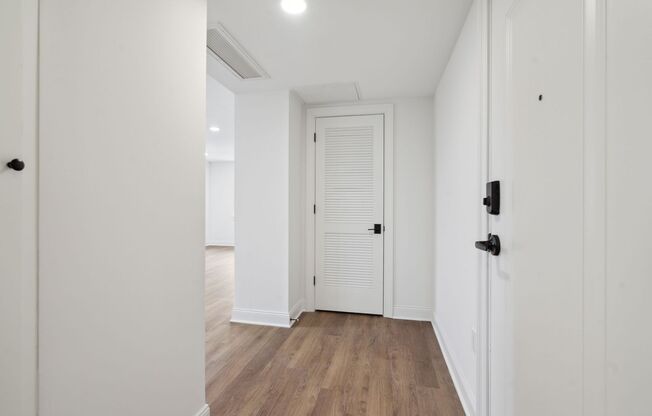 1 bed, 1 bath, 764 sqft, $3,335, Unit 902