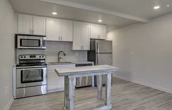 1 bedroom condo 3 blocks from Bryant Denny Stadium available July 2025