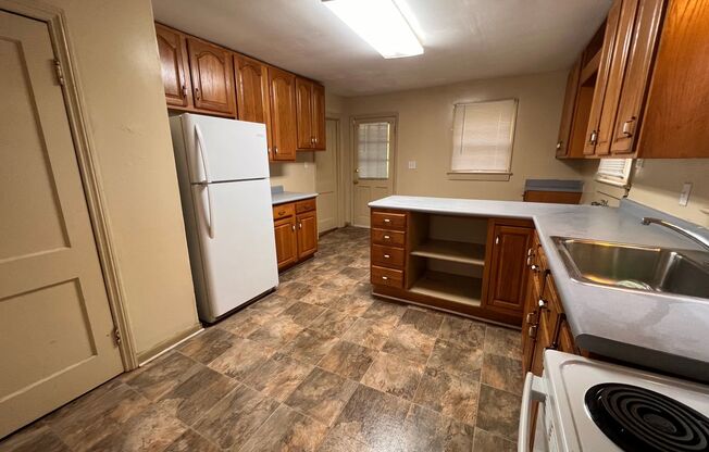 3 beds, 1 bath, $1,049