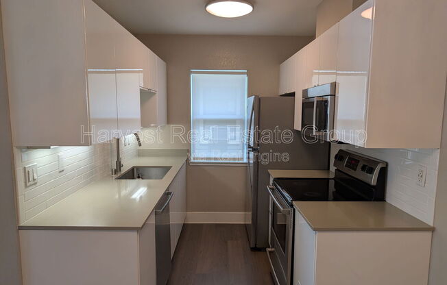 218 SHORELINE CT