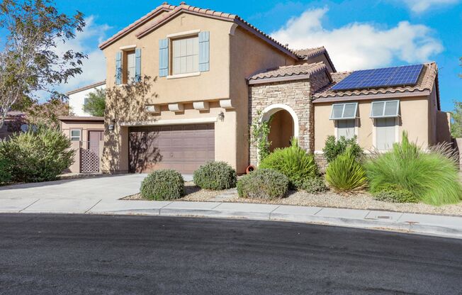 Gorgeous 3 bedroom with large yard