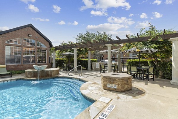 Towns of Chapel Hill Apartments in Plano