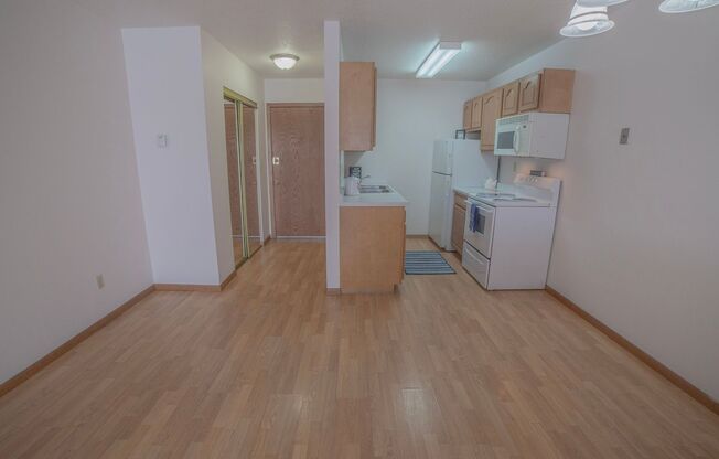 2 beds, 1 bath, 820 sqft, $825, Unit 320
