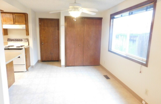 3Bd/2Ba Single Story Home - Available to View!
