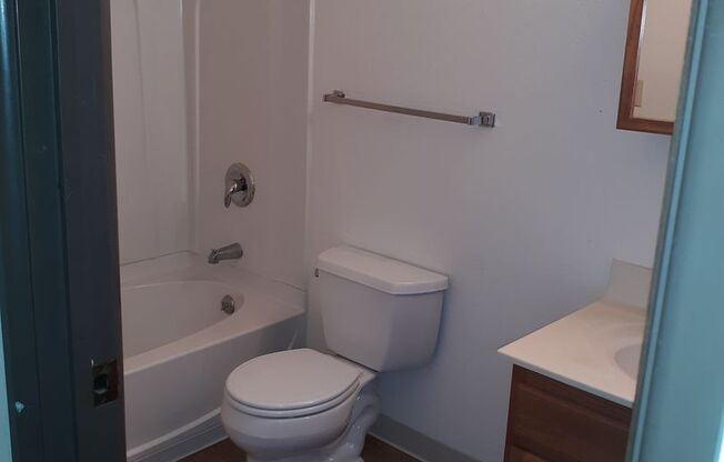 1 bed, 1 bath, 700 sqft, $730, Unit 21