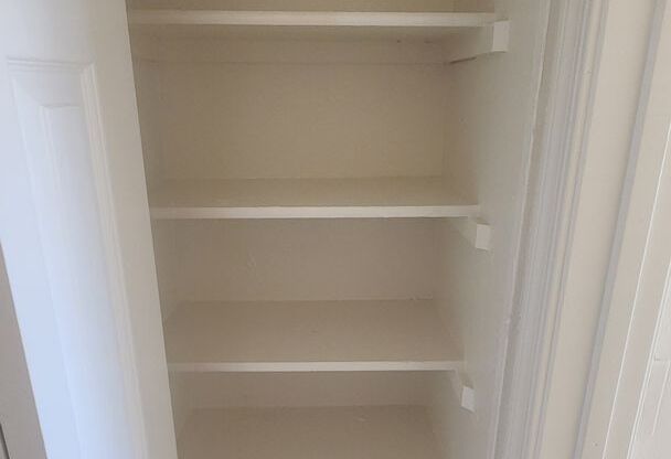 2 beds, 1 bath, 950 sqft, $1,225, Unit 105