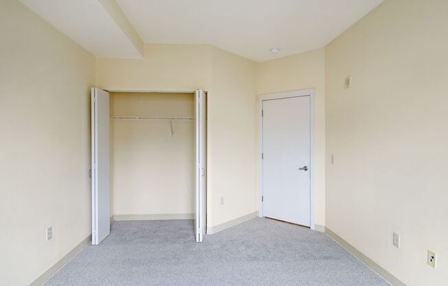 2 beds, 1 bath, 981 sqft, $1,525, Unit 0704