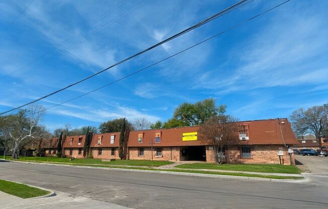 Charming Apartments, All Bills Paid!