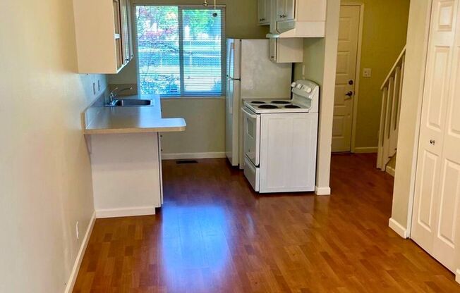 2 beds, 1 bath, 780 sqft, $1,400