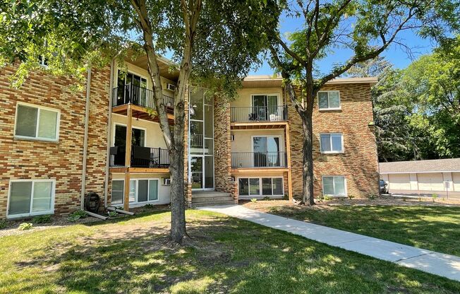 2 beds, 1 bath, $1,300, Unit #2