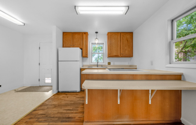 803 W 18 ST