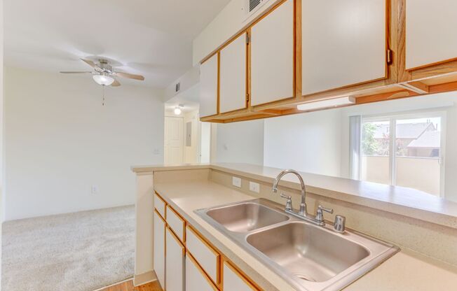 1 bed, 1 bath, 636 sqft, $1,600, Unit 15-306