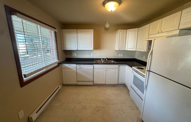 2 beds, 1 bath, 750 sqft, $1,125, Unit 6527