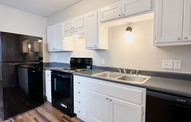 1 bed, 1 bath, 480 sqft, $775, Unit 1037 Happy Hollow #3 Downstairs