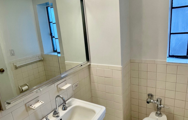 1 bed, 1 bath, $3,450, Unit 1012