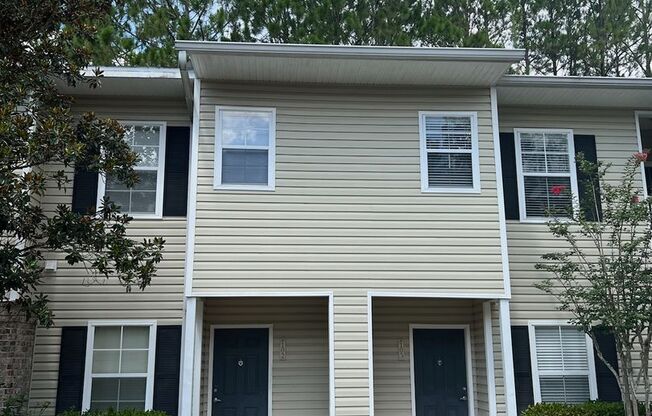 2 bedroom 2 1/2 bath in NW Magnolia Place