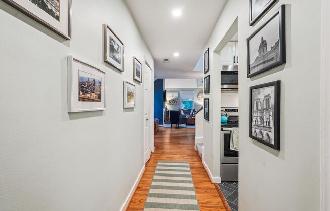 Beautiful 1BR/Loft at Rock Creek Garden Condominiums!