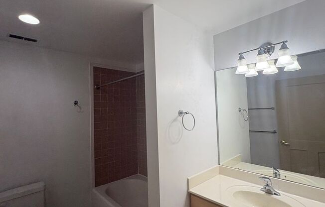 1 bed, 1 bath, 706 sqft, $1,199, Unit 1517 S. Theresa Ave. #208
