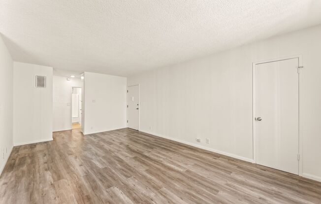 714 W. Knoll Dr.