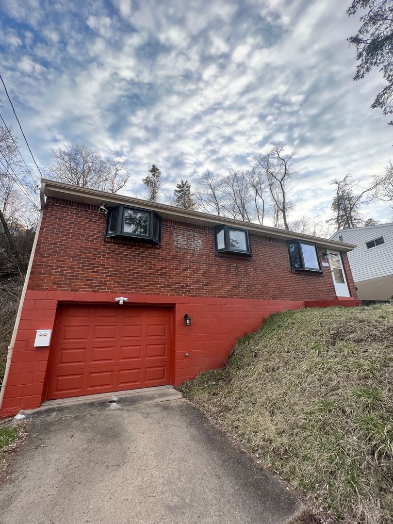 Beautiful 3 Bedroom 1 Bathroom in Penn Hills- Central AC, Hardwood Floors, Integral Garage - Available 9/1!