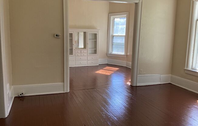 3 beds, 1 bath, $995, Unit 2860 (Lower)