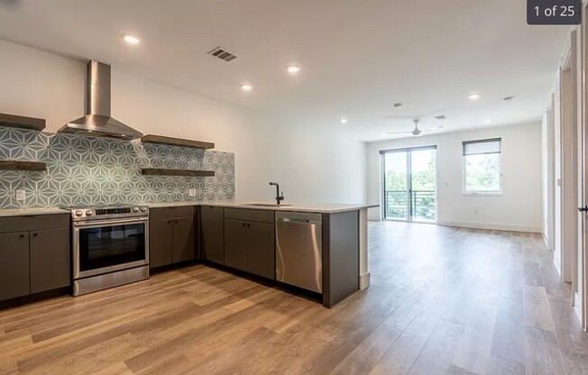 2709 E 5 ST