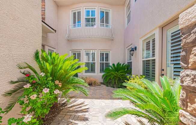 5 beds, 4.5 baths, $6,795