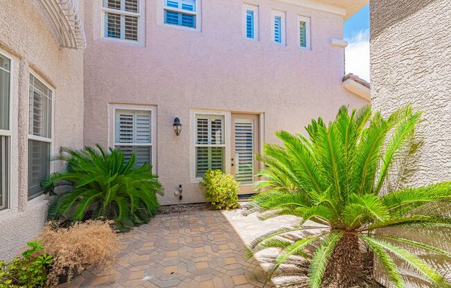 5 beds, 4.5 baths, $6,795