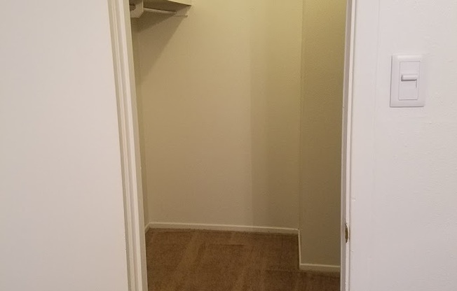 2 beds, 2 baths, 925 sqft, $1,035, Unit *638