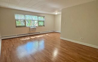 2 beds, 1 bath, $1,850, Unit 302