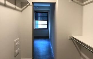 Studio, 1 bath, 680 sqft, $1,856, Unit 609