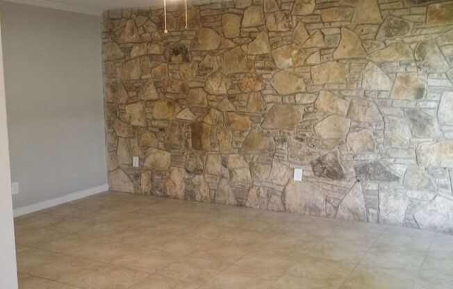 2 beds, 1 bath, 918 sqft, $1,249, Unit G224