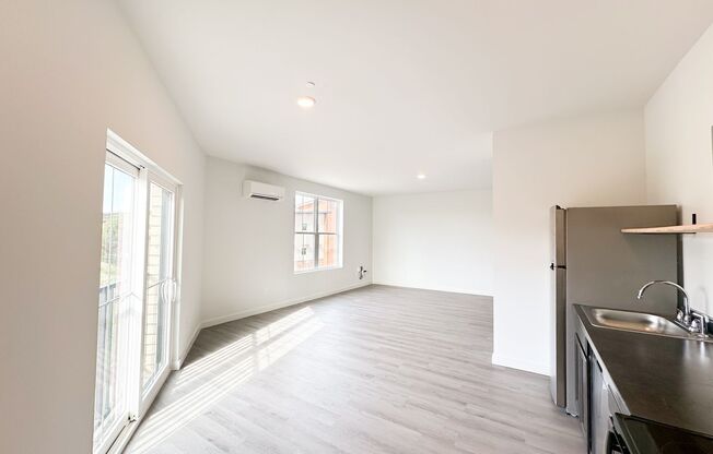 1 bed, 1 bath, 743 sqft, $1,295, Unit 315