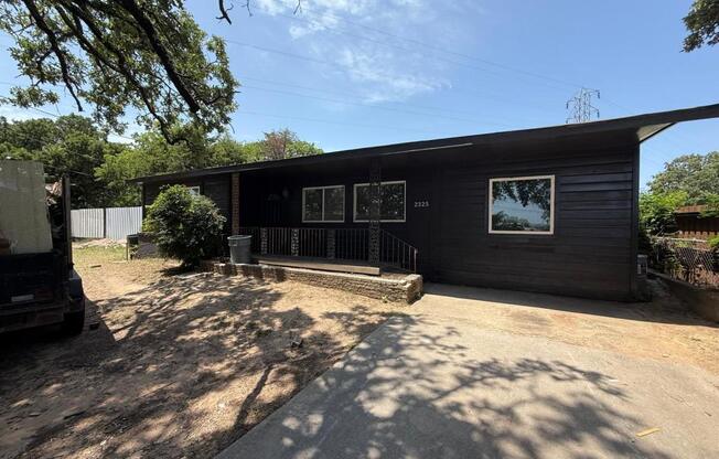 2325 E UN BOWER RD